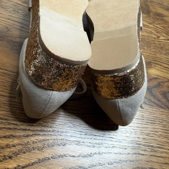 NWT Joyfolie Elianna Blush/ Beige Sandals with Pink Flower Accent