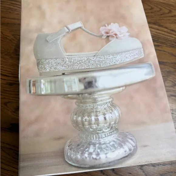 NWT Joyfolie Elianna Blush/ Beige Sandals with Pink Flower Accent