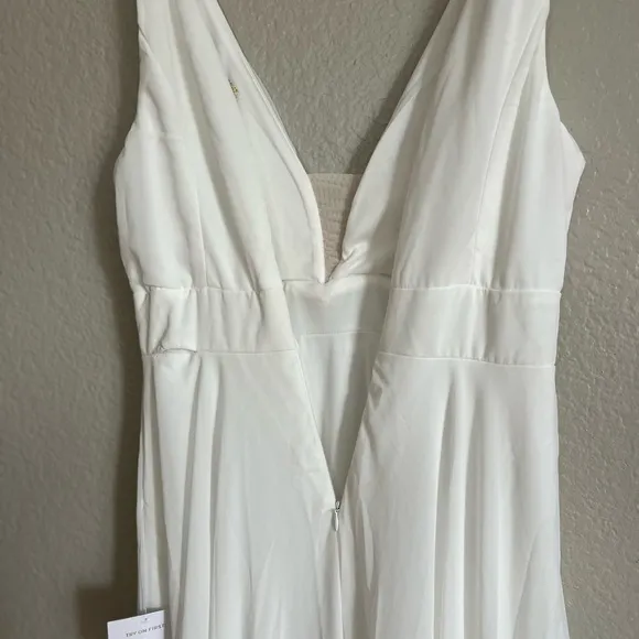 NWT Modern Day Romance White Sleeveless Plunge Maxi Dress