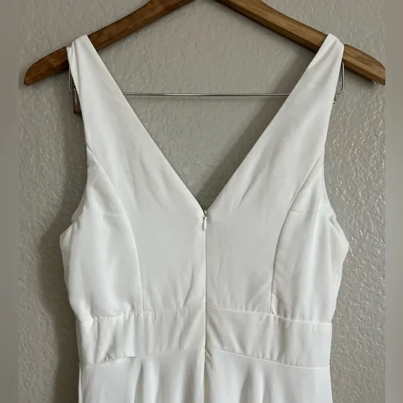 NWT Modern Day Romance White Sleeveless Plunge Maxi Dress