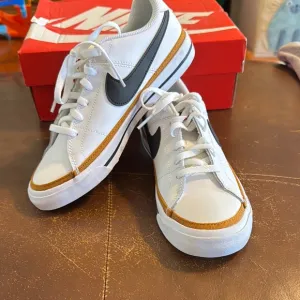 NWT Nike Big Kids Court Legacy White/Black/Ochre Sneakers 5
