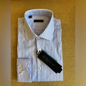 NWT Saks Fifth Avenue Travel Blue and White Striped Button Down Shirt