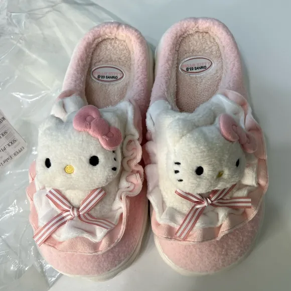 NWT Sanrio Hello Kitty Fluffy Slippers with Stuffed Kitty on Front
