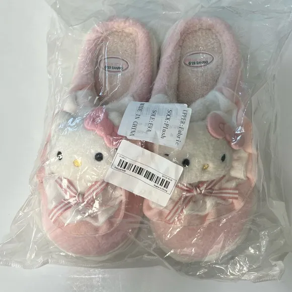 NWT Sanrio Hello Kitty Fluffy Slippers with Stuffed Kitty on Front