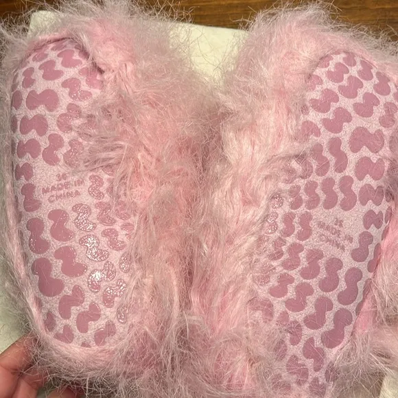 NWT Skims Fluffy Pink Bunny Slippers new
