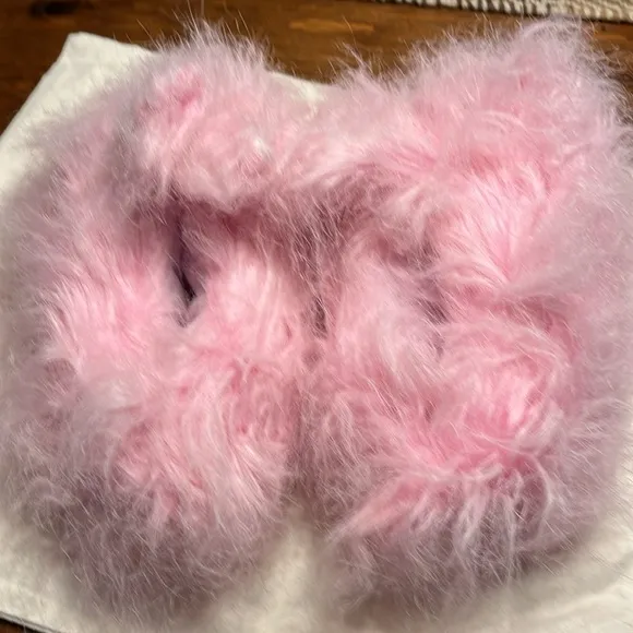 NWT Skims Fluffy Pink Bunny Slippers new
