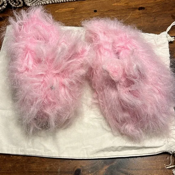 NWT Skims Fluffy Pink Bunny Slippers new