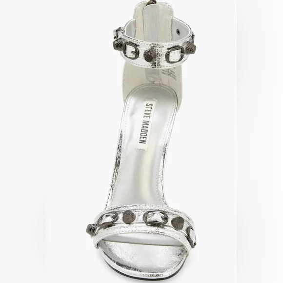 NWT Steve Madden Precious Sandals in silver with studs. Sz. 7 1/2.