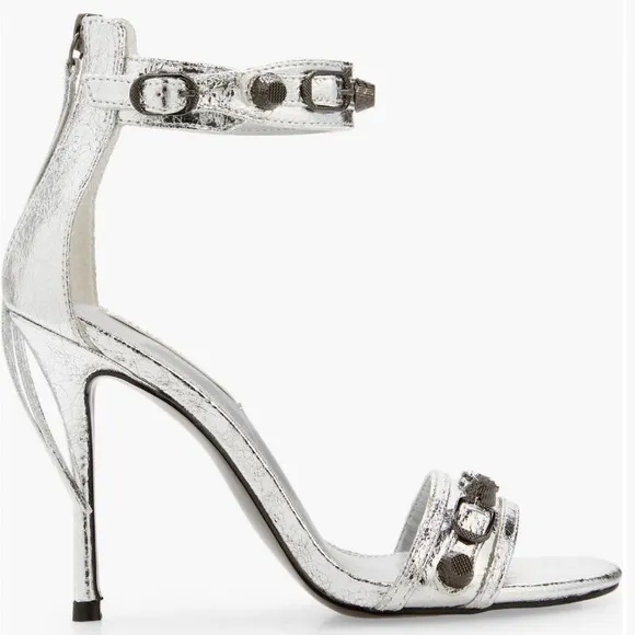 NWT Steve Madden Precious Sandals in silver with studs. Sz. 7 1/2.