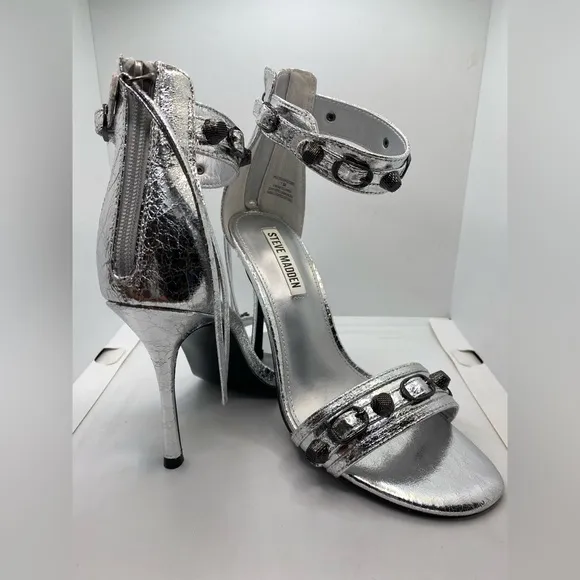 NWT Steve Madden Precious Sandals in silver with studs. Sz. 7 1/2.