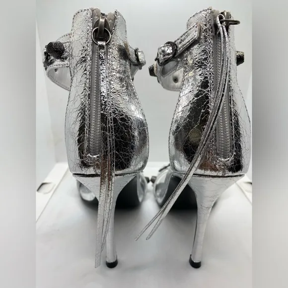 NWT Steve Madden Precious Sandals in silver with studs. Sz. 7 1/2.
