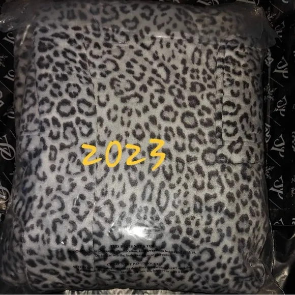 NWT Victoria’s Secret Leopard Cheetah Long Robe size XL/XXL