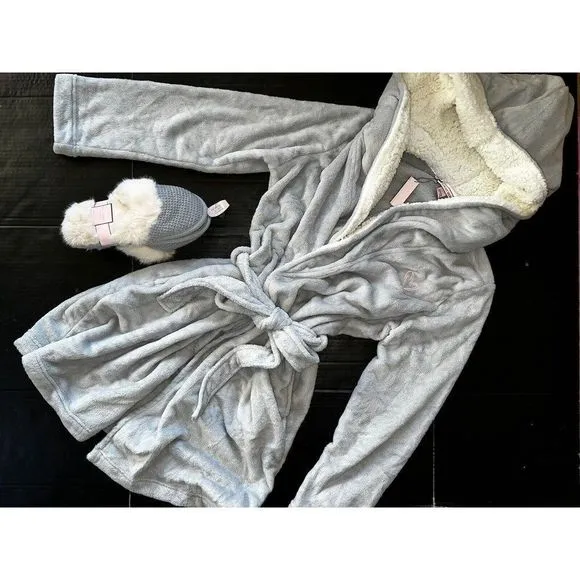 NWT VICTORIA'S SECRET M/L ROBE M SLIPPERS GRAY white fluffy SUPER WARM hooded