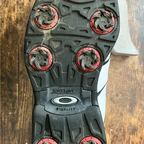 Oakley mens golf shoes. Size: 10. Style: 14010-100