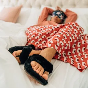 OluKai Kīpe'a Heu Women’s Fuzzy Slipper Sandals