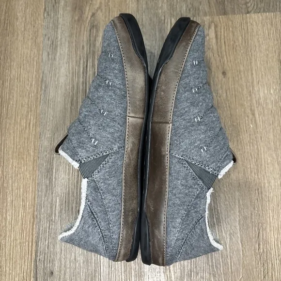 Olukai Mahana Slippers House Shoes Loafers Men's 8 Gray Quilted Terry Lined