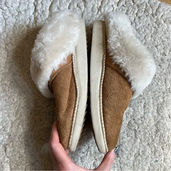 OluKai: Slip On Ku‘i Tan Suede /Bone Indoor Outdoor Slippers Size 8