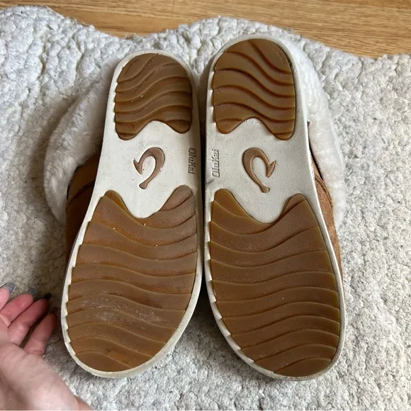 OluKai: Slip On Ku‘i Tan Suede /Bone Indoor Outdoor Slippers Size 8