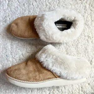 OluKai: Slip On Ku‘i Tan Suede /Bone Indoor Outdoor Slippers Size 8