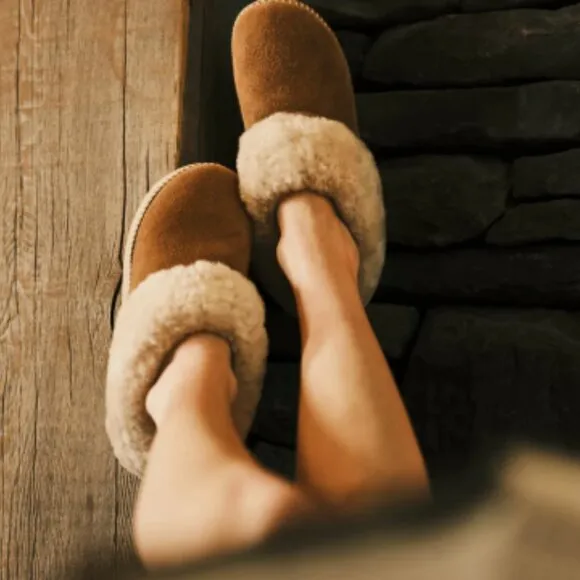 OluKai: Slip On Ku‘i Tan Suede /Bone Indoor Outdoor Slippers Size 8