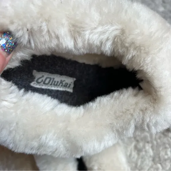 OluKai: Slip On Ku‘i Tan Suede /Bone Indoor Outdoor Slippers Size 8