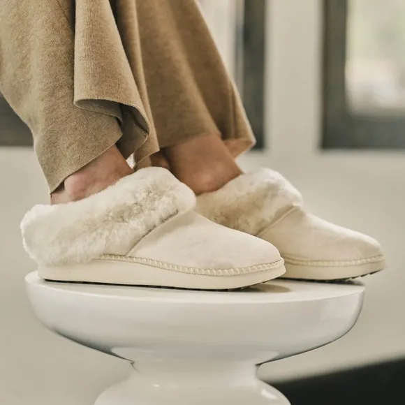 OluKai Women's Ku'i Shearling Slippers NEW