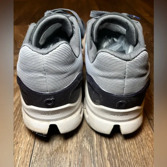 On Cloud Mens Swiss Engineering Cloudstratus Gray Running Shoes Sneakers Sz 10.5