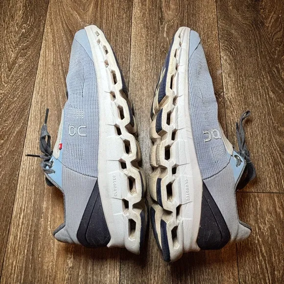 On Cloud Mens Swiss Engineering Cloudstratus Gray Running Shoes Sneakers Sz 10.5