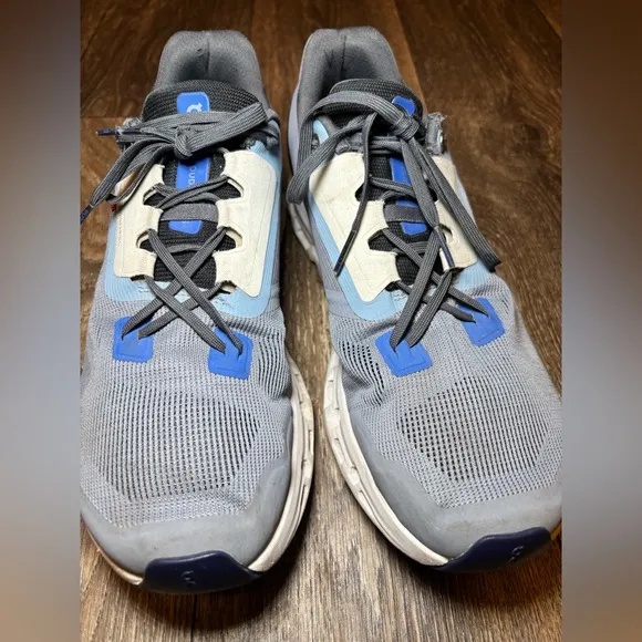 On Cloud Mens Swiss Engineering Cloudstratus Gray Running Shoes Sneakers Sz 10.5