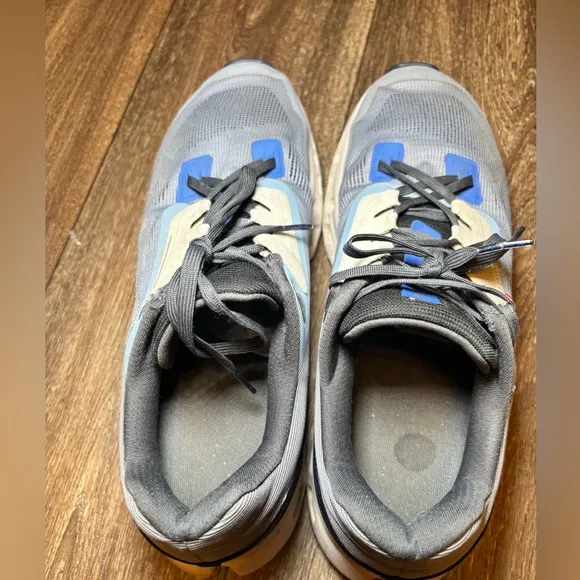 On Cloud Mens Swiss Engineering Cloudstratus Gray Running Shoes Sneakers Sz 10.5