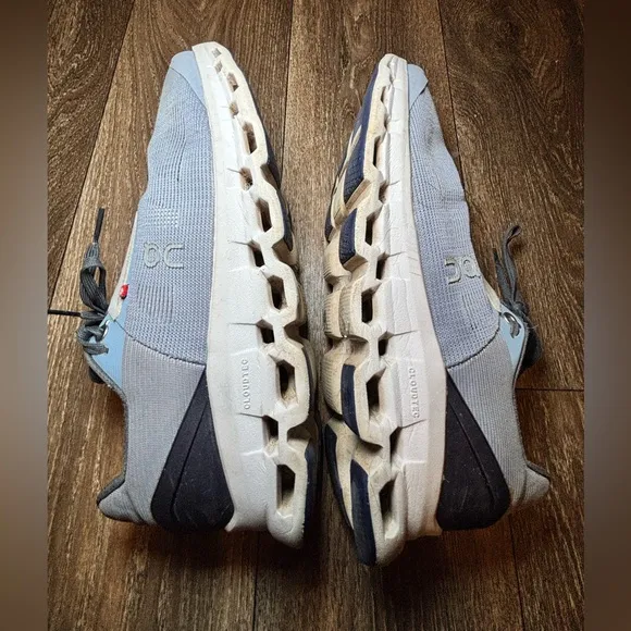 On Cloud Mens Swiss Engineering Cloudstratus Gray Running Shoes Sneakers Sz 10.5