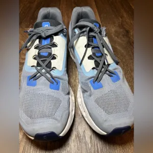 On Cloud Mens Swiss Engineering Cloudstratus Gray Running Shoes Sneakers Sz 10.5