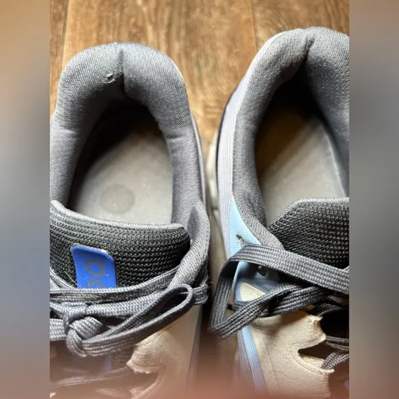 On Cloud Mens Swiss Engineering Cloudstratus Gray Running Shoes Sneakers Sz 10.5