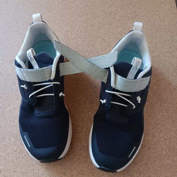 On Cloud Play unisex KIDS Running Shoes, size K3