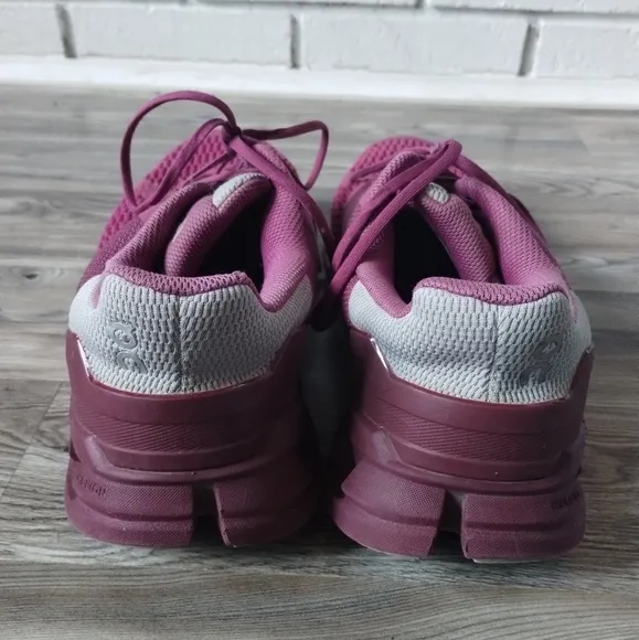 On Cloudflyer Magenta Mulberry Women's Size 9.5