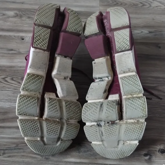 On Cloudflyer Magenta Mulberry Women's Size 9.5