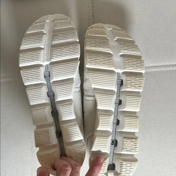 ON Running Cloud 5 Men’s White Running Shoes Size 12