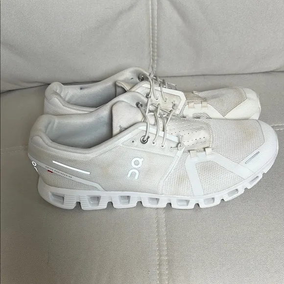 ON Running Cloud 5 Men’s White Running Shoes Size 12