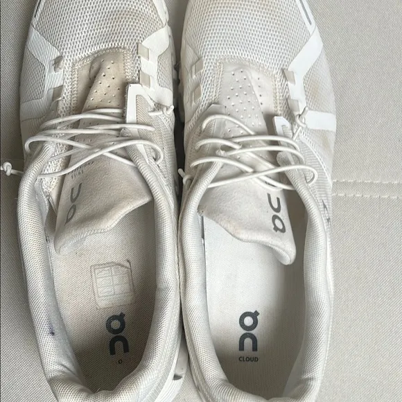 ON Running Cloud 5 Men’s White Running Shoes Size 12
