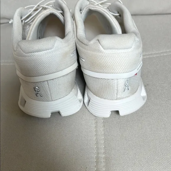 ON Running Cloud 5 Men’s White Running Shoes Size 12