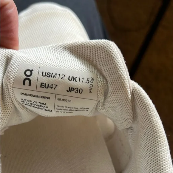 ON Running Cloud 5 Men’s White Running Shoes Size 12