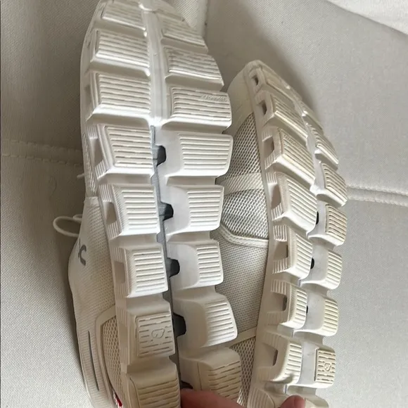 ON Running Cloud 5 Men’s White Running Shoes Size 12