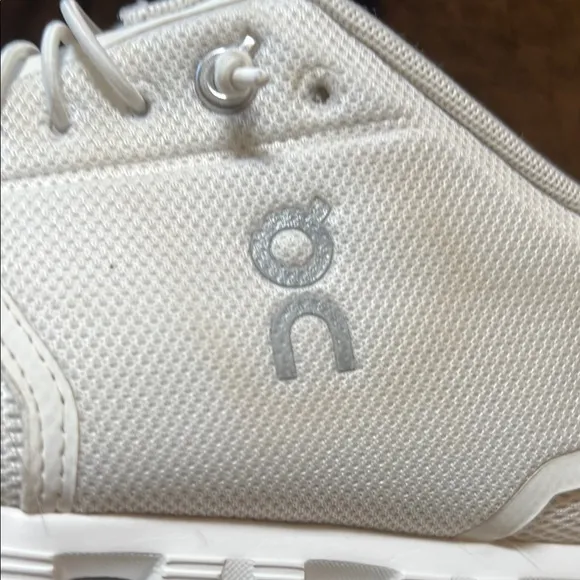 ON Running Cloud 5 Men’s White Running Shoes Size 12