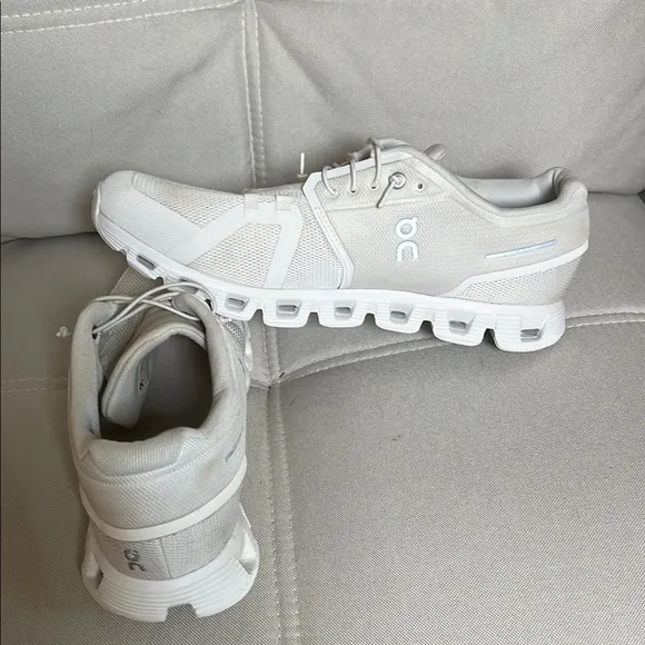 ON Running Cloud 5 Men’s White Running Shoes Size 12