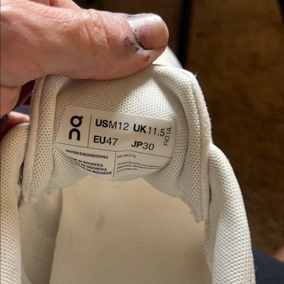 ON Running Cloud 5 Men’s White Running Shoes Size 12