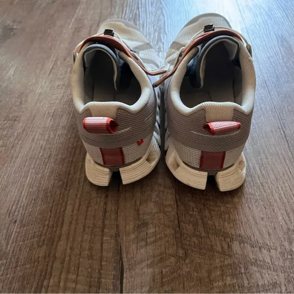 On Running Gray and Orange Sneakers nexus women Sz. 8