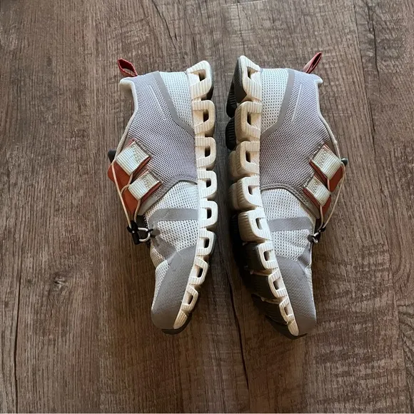 On Running Gray and Orange Sneakers nexus women Sz. 8