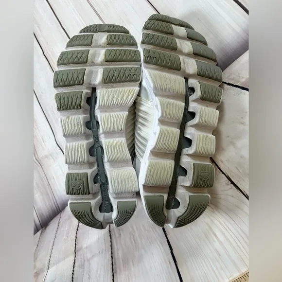 On Running Gray and White Athletic Shoes with Cushioned Sole. Women’s Size 9.