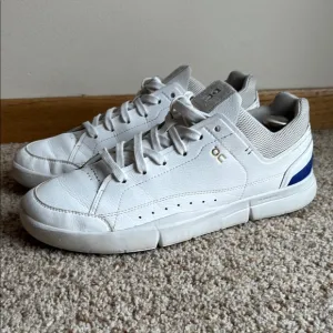 On Running Men’s The Roger Centre Court White Indigo Sneakers Shoes Cloudtec