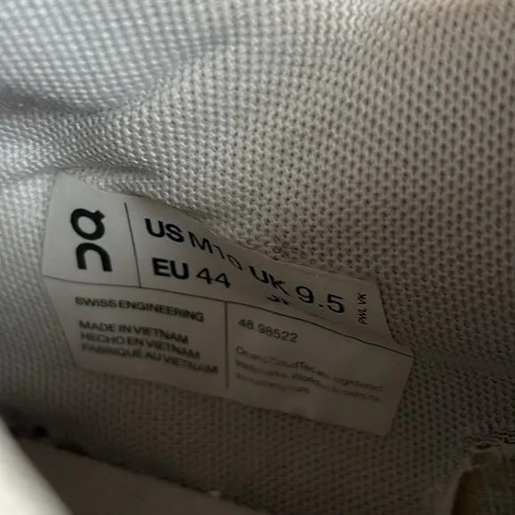 On Running Men’s The Roger Centre Court White Indigo Sneakers Shoes Cloudtec
